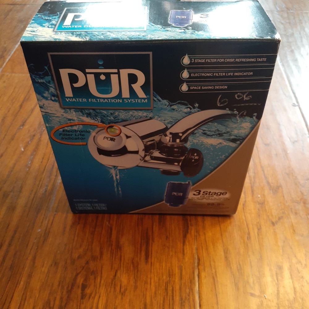 NEW IN BOX PUR 3 Stage Water Filtration System Model FM-9400